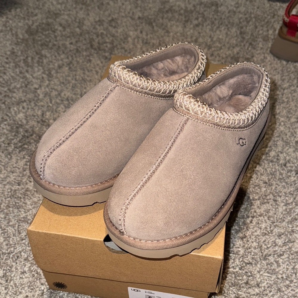 UGG Tasman